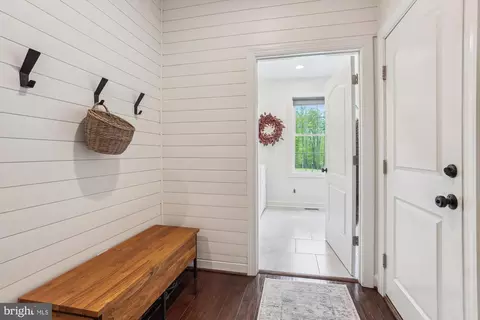 Entry Way - 17585 Brandy Ln, Marshall, VA 20115 photo 3 of 11