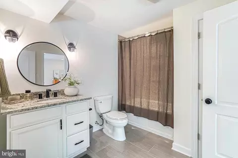 Bath - 17585 Brandy Ln, Marshall, VA 20115 photo 5 of 5