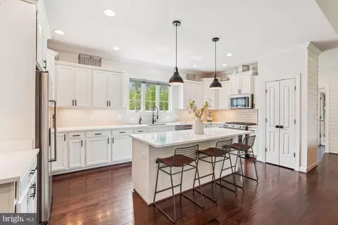 Kitchen - 17585 Brandy Ln, Marshall, VA 20115 photo 2 of 5