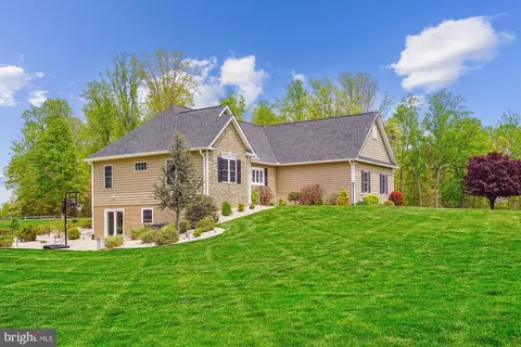 Exterior - 17585 Brandy Ln, Marshall, VA 20115 photo 2 of 16