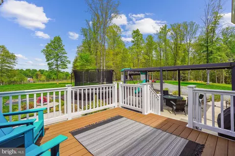 Exterior - 17585 Brandy Ln, Marshall, VA 20115 photo 8 of 16