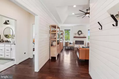 Entry Way - 17585 Brandy Ln, Marshall, VA 20115 photo 2 of 11