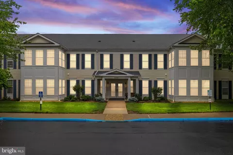 6704 Holly Farm Ln #203, New Baltimore, VA 20187