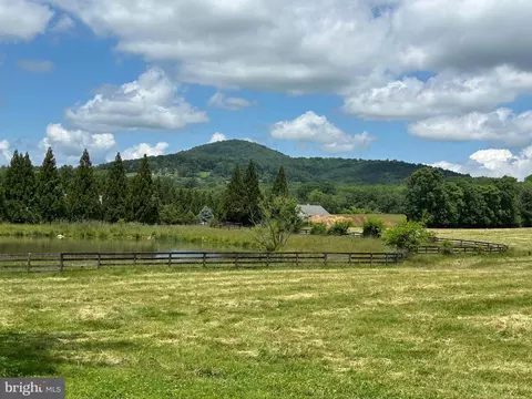 10674 Ada Rd, Marshall, VA 20115 photo 3