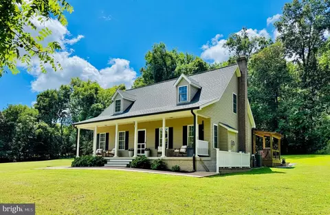 8404 Rogues Rd, Warrenton, VA 20187