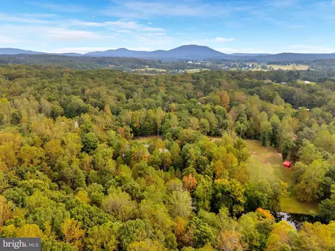 View/Area - 5536 Keyser Rd, Hume, VA 22639 photo 7 of 11