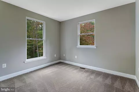 Bedroom - 5536 Keyser Rd, Hume, VA 22639 photo 3 of 5