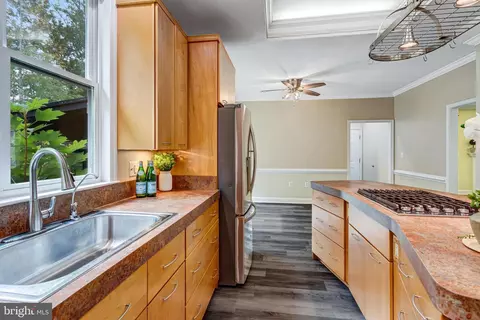 Kitchen - 5536 Keyser Rd, Hume, VA 22639 photo 3 of 4