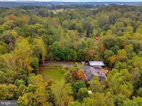 View/Area - 5536 Keyser Rd, Hume, VA 22639 photo 1 of 11