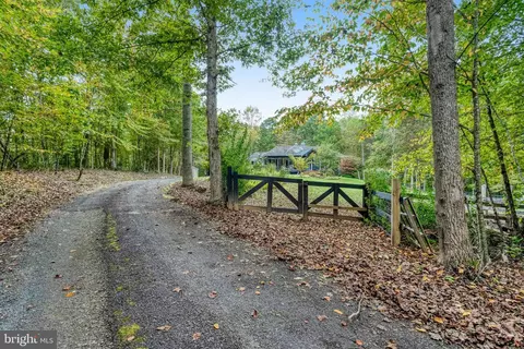 Exterior - 5536 Keyser Rd, Hume, VA 22639 photo 2 of 22