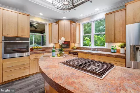 Kitchen - 5536 Keyser Rd, Hume, VA 22639 photo 2 of 4