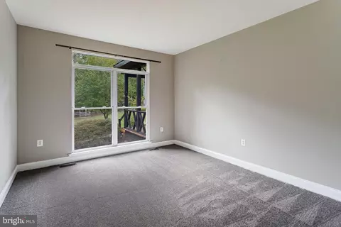 Bedroom - 5536 Keyser Rd, Hume, VA 22639 photo 2 of 5