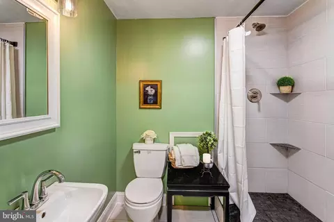 Bath - 5536 Keyser Rd, Hume, VA 22639 photo 4 of 4