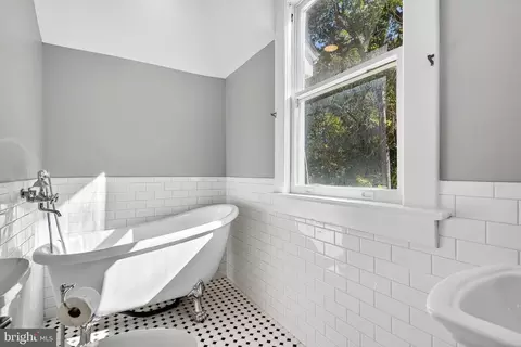 Bath - 4561 Weston Rd, Warrenton, VA 20187 photo 2 of 5