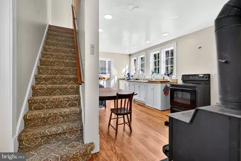 Entry Way - 4561 Weston Rd, Warrenton, VA 20187 photo 3 of 6