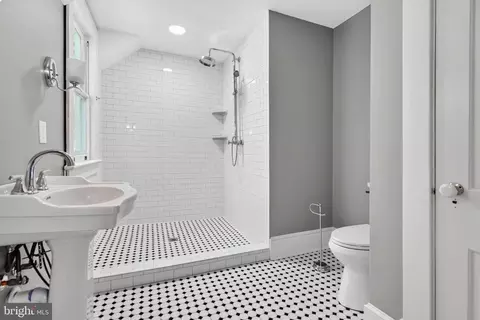Bath - 4561 Weston Rd, Warrenton, VA 20187 photo 4 of 5