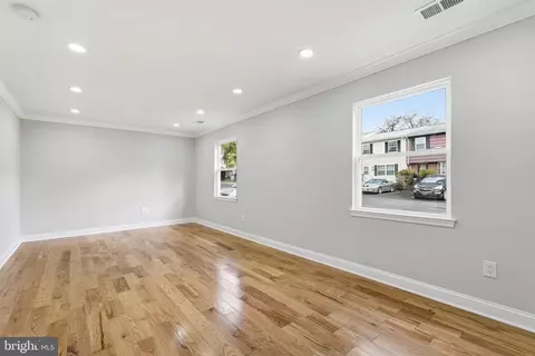 Living - 8628 Ashby Ct, Marshall, VA 20115 photo 1 of 1