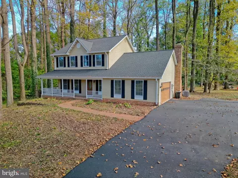 8157 Poplar Grove Dr, Warrenton, VA 20187