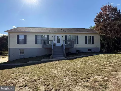 10346 Groves Farm Rd, Midland, VA 22728