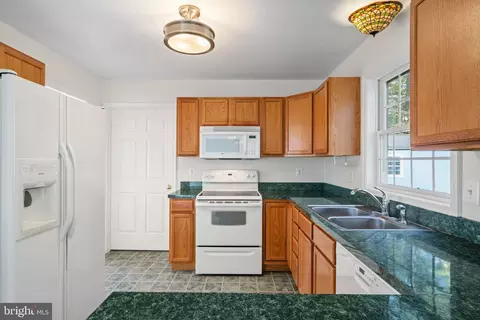Kitchen - 7897 Coffee Pot Hl, Catlett, VA 20119 photo 3 of 4