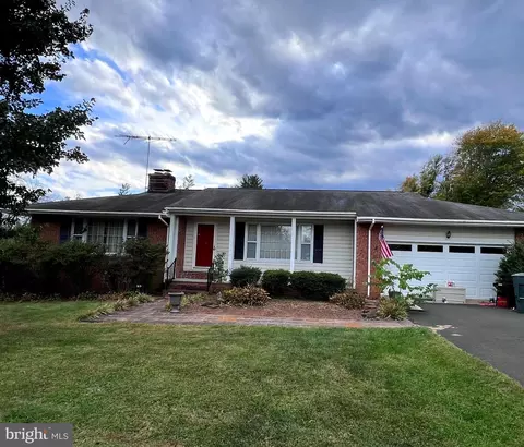 7119 Academy Rd, Warrenton, VA 20187