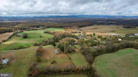 7035 Leeds Mnr, Marshall, VA 20115 photo 5