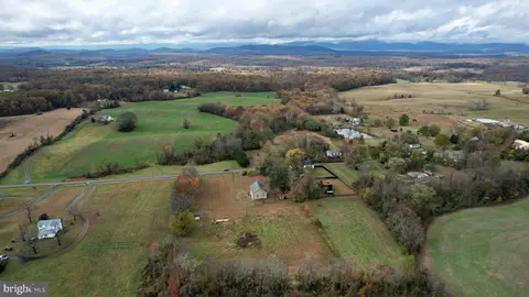 7035 Leeds Mnr, Marshall, VA 20115 photo 9