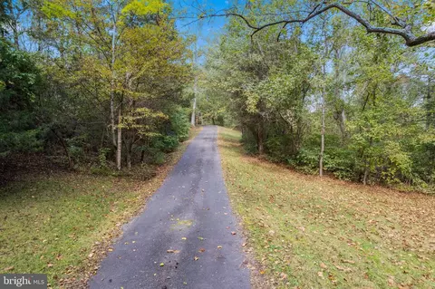 Entry Way - 7127 Wilson Rd, Marshall, VA 20115 photo 6 of 6