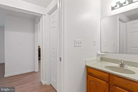 Entry Way - 7127 Wilson Rd, Marshall, VA 20115 photo 5 of 6