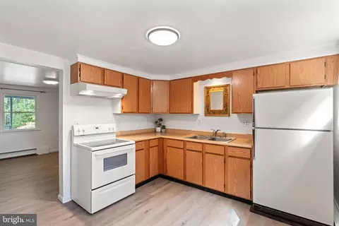 Kitchen - 7127 Wilson Rd, Marshall, VA 20115 photo 4 of 4