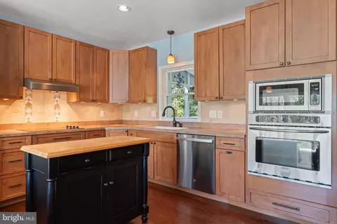 Kitchen - 7127 Wilson Rd, Marshall, VA 20115 photo 3 of 4