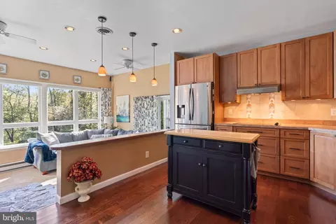 Kitchen - 7127 Wilson Rd, Marshall, VA 20115 photo 2 of 4