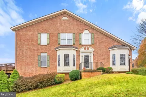 224 N View Cir, Warrenton, VA 20186
