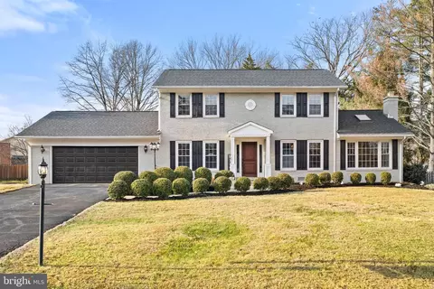 6389 Lancaster Dr, Warrenton, VA 20187