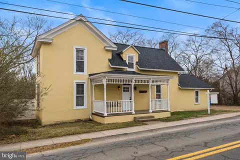 108 W Main St, Remington, VA 22734