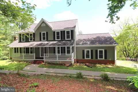 6885 Walnut Heights Dr, Warrenton, VA 20186