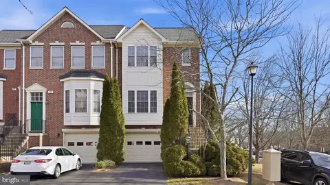 795 Col Edmonds Ct, Warrenton, VA 20186