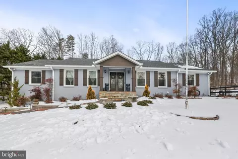 7326 Stuart Cir, Warrenton, VA 20187
