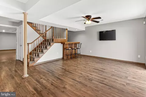 Living - 8564 Opal Rd, Warrenton, VA 20186 photo 10 of 13