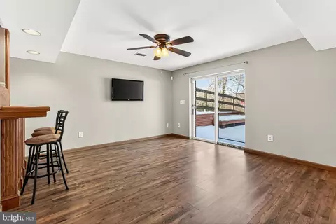 Living - 8564 Opal Rd, Warrenton, VA 20186 photo 3 of 13