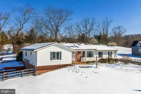 Exterior - 8564 Opal Rd, Warrenton, VA 20186 photo 5 of 12