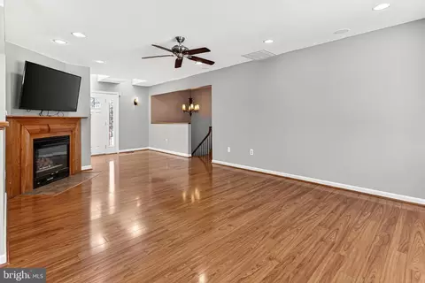 Living - 8564 Opal Rd, Warrenton, VA 20186 photo 7 of 13
