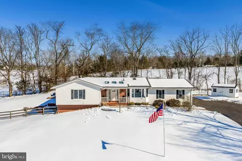 Exterior - 8564 Opal Rd, Warrenton, VA 20186 photo 3 of 12