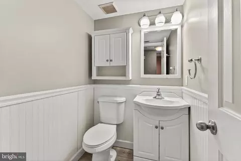 Bath - 8564 Opal Rd, Warrenton, VA 20186 photo 3 of 3