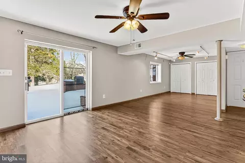 Living - 8564 Opal Rd, Warrenton, VA 20186 photo 11 of 13