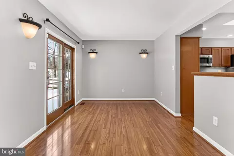 Living - 8564 Opal Rd, Warrenton, VA 20186 photo 2 of 13