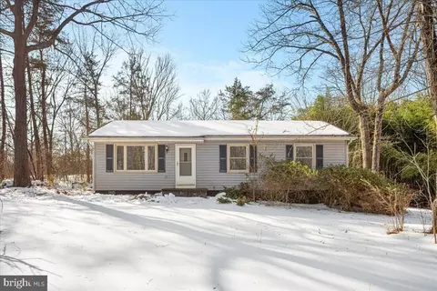 10090 Tyler Ln, Midland, VA 22728