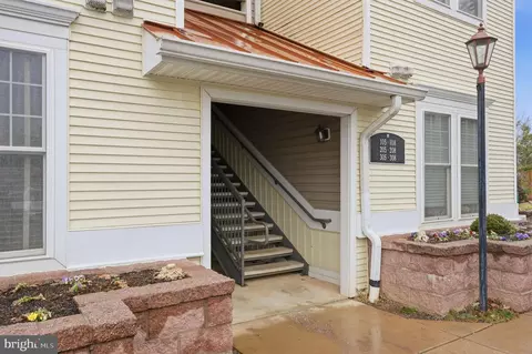 6185 Willow Pl #108, Bealeton, VA 22712