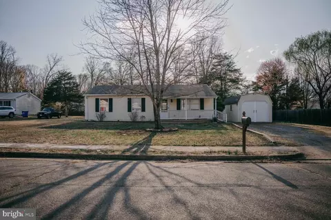 12242 Short St, Remington, VA 22734