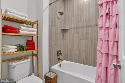 Bath - 6053 Cobblestone, Marshall, VA 20115 photo 6 of 7